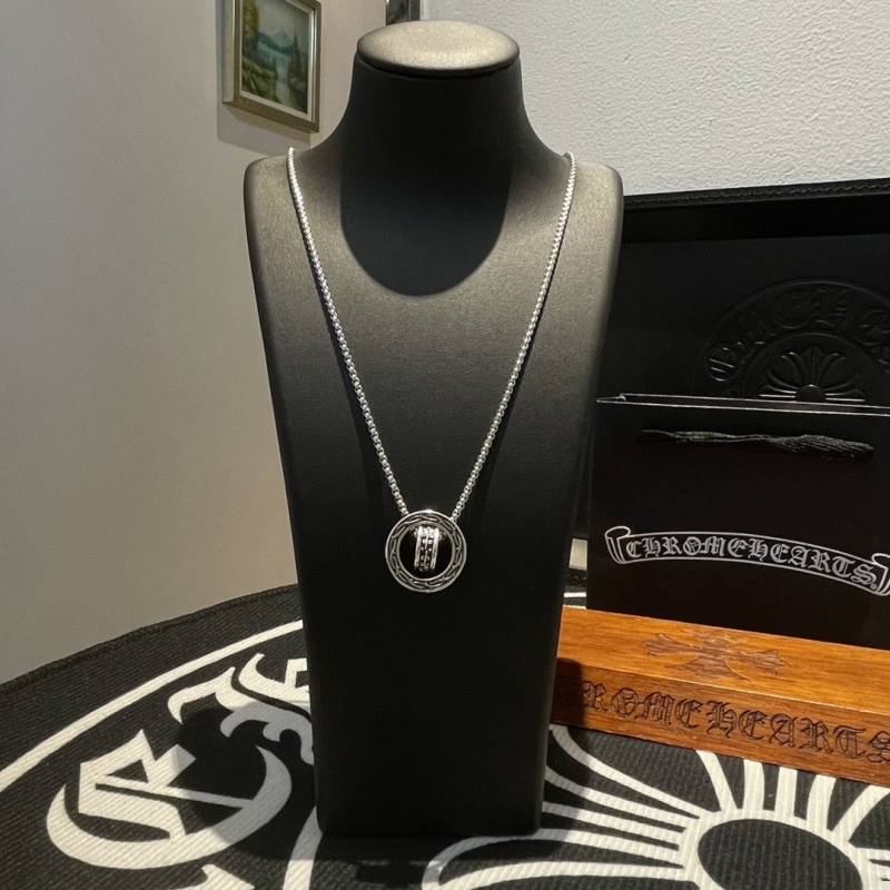 Ch**me He**ts necklaces